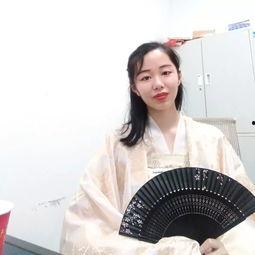 她为了吃瓜进娱乐圈小说,她为吃瓜而入娱乐圈的奇幻之旅