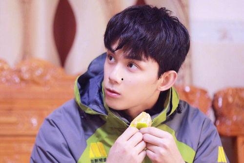 娱乐吃瓜吴磊最新消息视频,娱乐吃瓜视频揭秘幕后故事